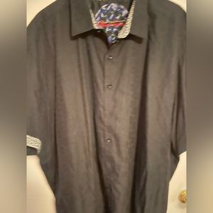 Men’s short sleeve button dress shirt.